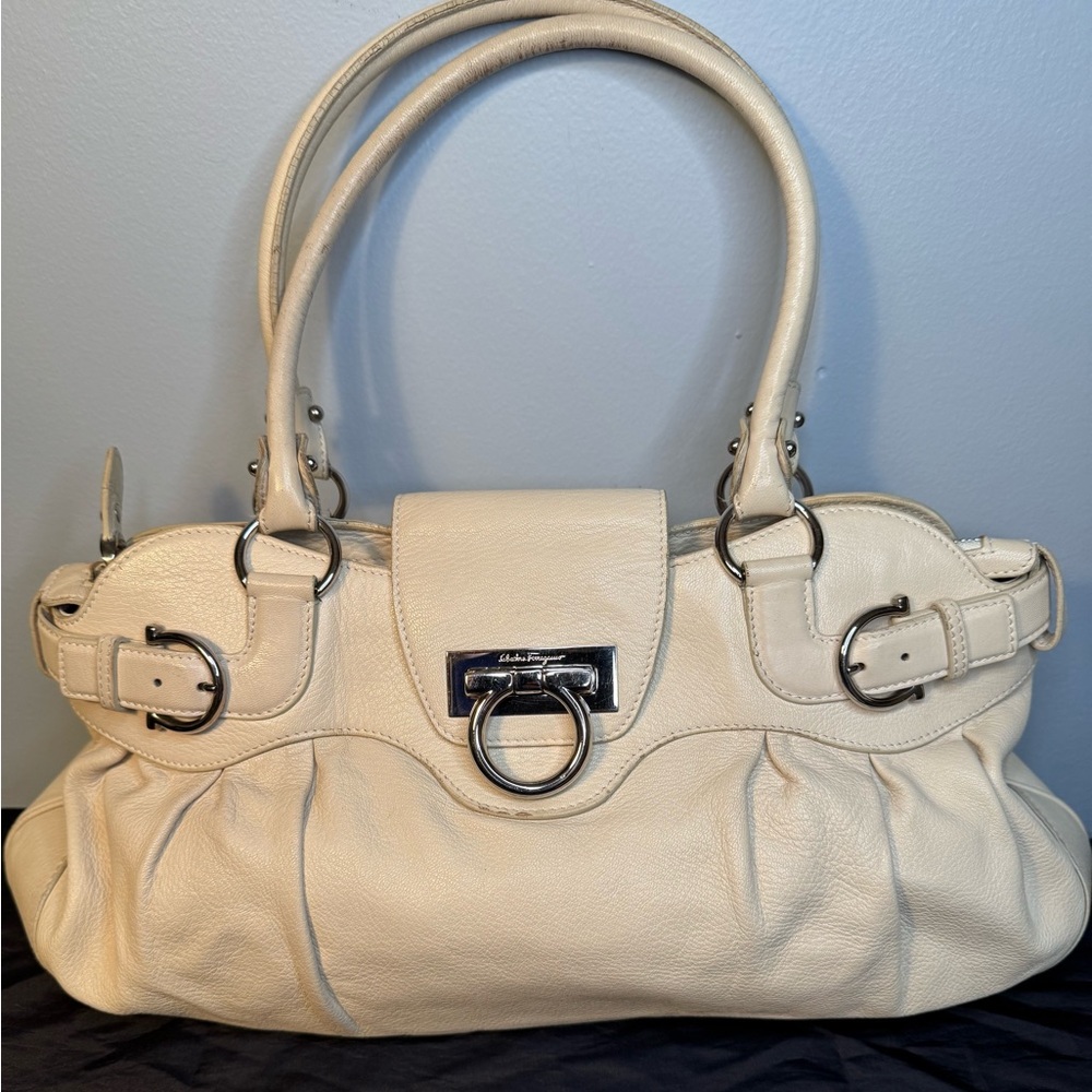 FERRAGAMO Salatora Cream/Off-White Leather Shoulder Bag